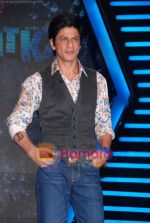Shahrukh Khan on the sets of Imagine TV_s Zor Ka Jhatka in Yasraj Studios on 7th Feb 2011 (6).JPG